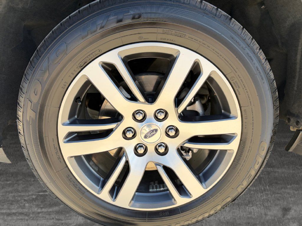 Used 2024 Ford Expedition XLT RWD image 9