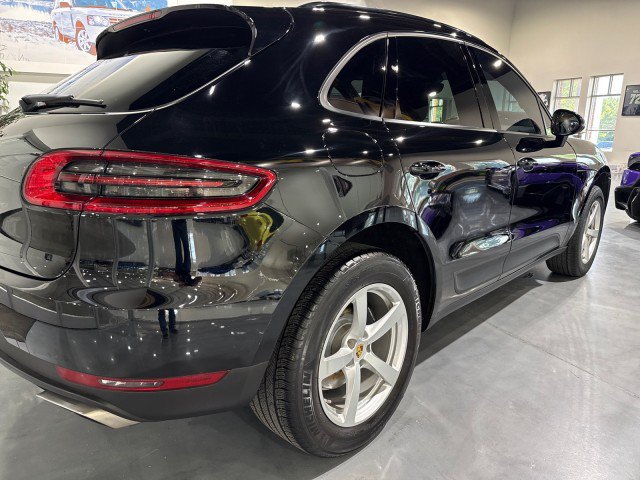 Used 2018 Porsche Macan AWD/4WD image 32