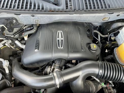 Used 2015 Lincoln Navigator 2WD image 39