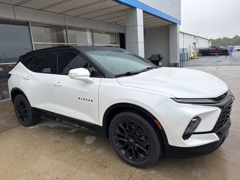 Used 2024 Chevrolet Blazer RS w/ Driver Confidence II Package AWD/4WD image 3
