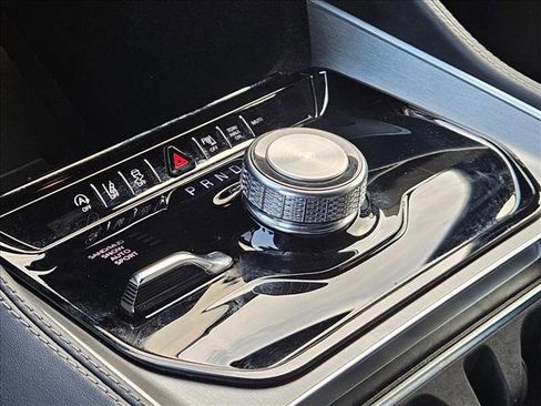 Used 2025 Jeep Wagoneer L Series II w/ Premium Group I image 11