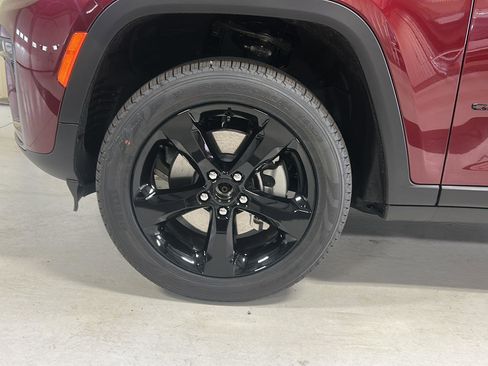 New 2026 Jeep Grand Cherokee L Limited w/ Limited Altitude Package AWD/4WD image 26