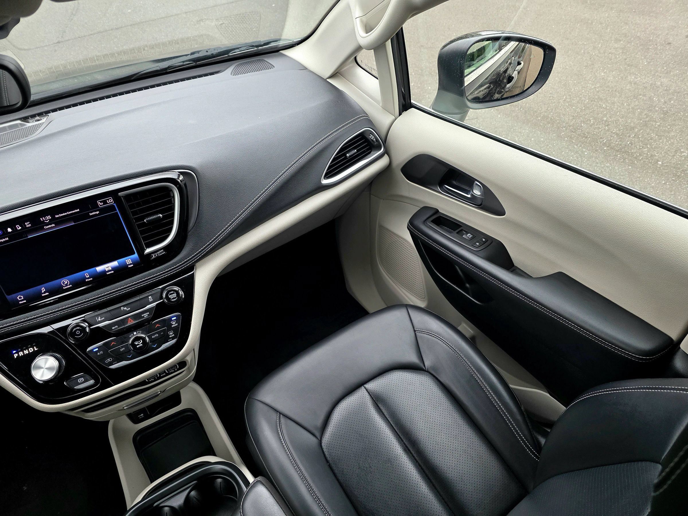 Used 2023 Chrysler Pacifica Touring-L FWD image 36