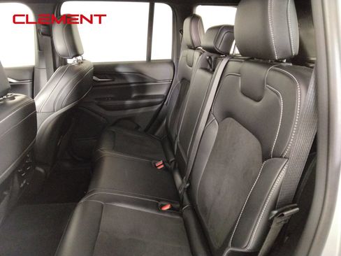Used 2023 Jeep Grand Cherokee Altitude AWD/4WD image 24