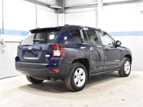 Used 2017 Jeep Compass Latitude image 24