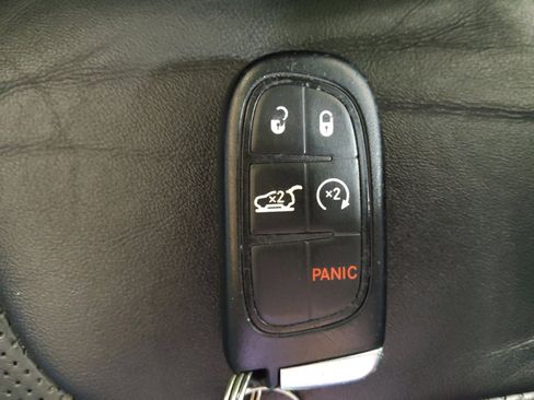 Used 2021 Jeep Cherokee Limited image 32