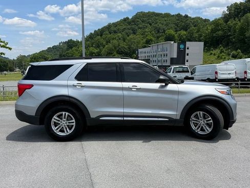 Used 2020 Ford Explorer XLT w/ Equipment Group 202A AWD/4WD image 7