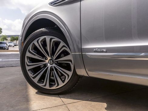 Used 2023 Bentley Bentayga Extended Wheelbase AWD/4WD image 7