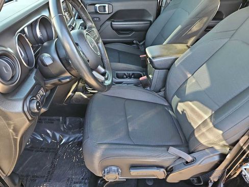 Used 2022 Jeep Gladiator Sport image 16