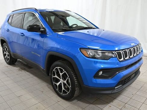 Used 2024 Jeep Compass Latitude image 14