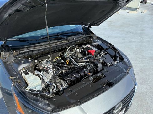 Used 2025 Nissan Altima 2.5 SV FWD image 32
