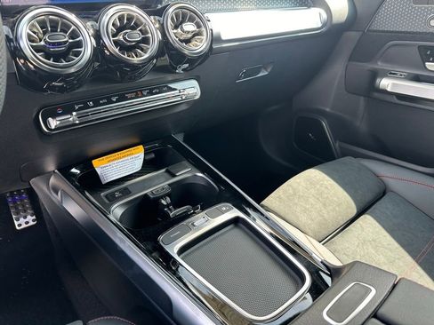 Used 2024 Mercedes-Benz GLB 250 image 23