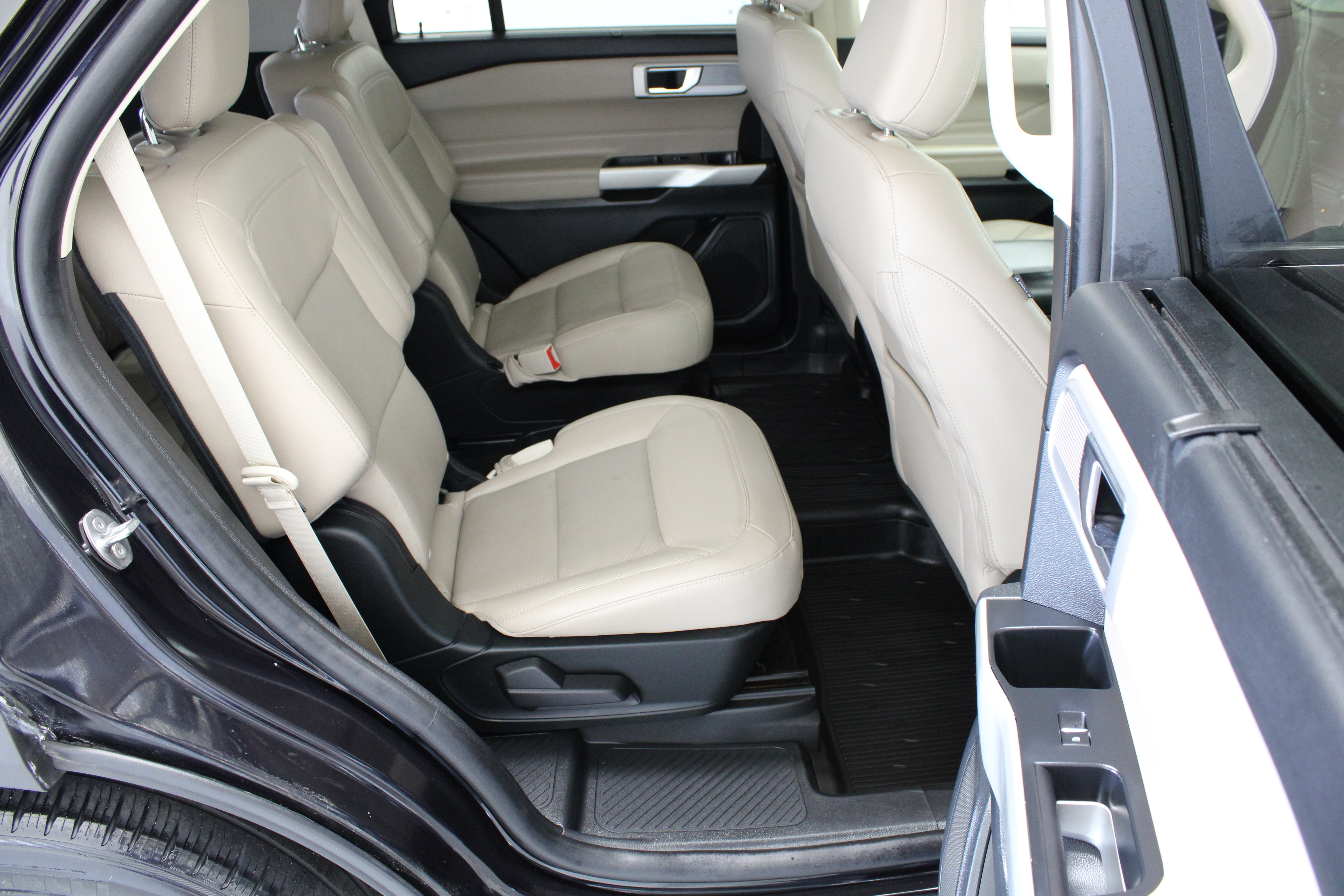 Used 2021 Ford Explorer Limited w/ Equipment Group 301A RWD image 38