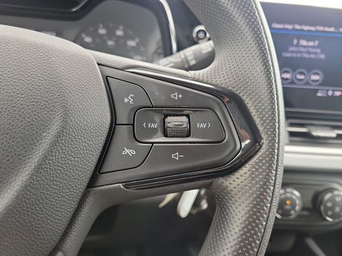 Used 2025 Chevrolet Trax LS FWD image 30