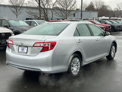 Used 2014 Toyota Camry LE image 3