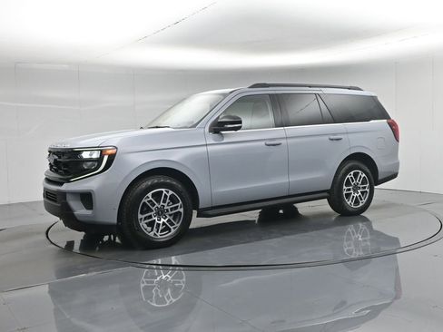 Used 2025 Ford Expedition Active image 32