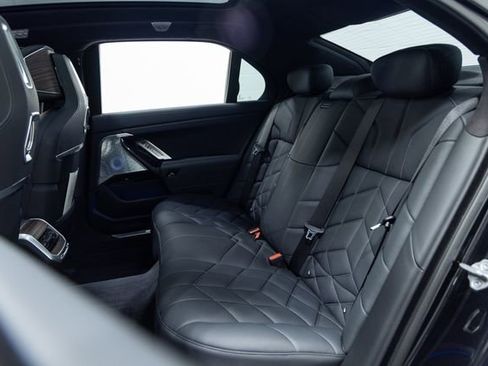 Certified 2023 BMW 760i xDrive w/ Executive Package image 23