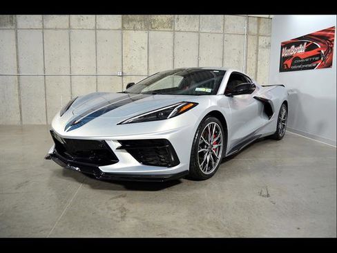 Used 2024 Chevrolet Corvette Stingray Preferred Cpe w/ Z51 Performance Package RWD image 5