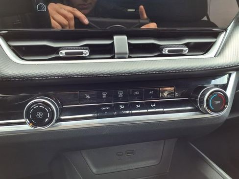 Used 2025 Chevrolet Equinox LT image 50