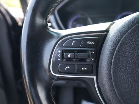 Used 2022 Kia Niro EX FWD image 16