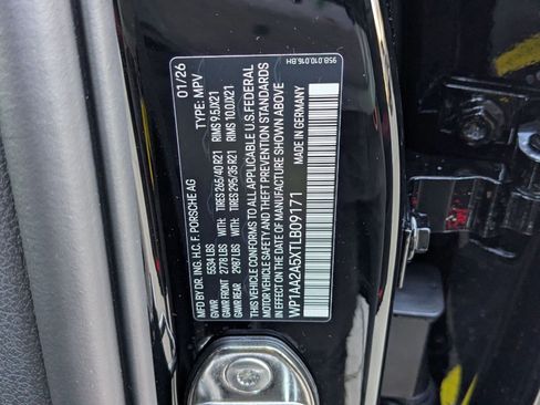 New 2026 Porsche Macan AWD/4WD image 30