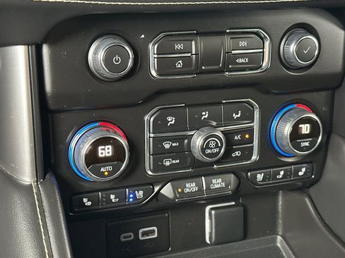 Certified 2024 Chevrolet Suburban Premier RWD image 29