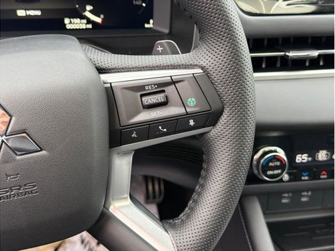 Used 2025 Mitsubishi Outlander SEL image 16