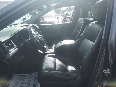 Used 2015 Toyota Highlander Limited Platinum AWD/4WD image 36