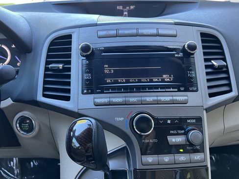Used 2011 Toyota Venza w/ Convenience Pkg FWD image 15