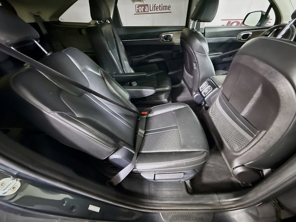 Used 2021 Kia Sorento EX w/ Panoramic Sunroof Package AWD/4WD image 28