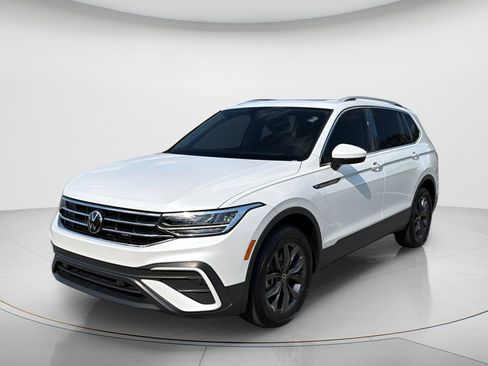 Certified 2023 Volkswagen Tiguan SE w/ Panoramic Sunroof Package FWD image 1