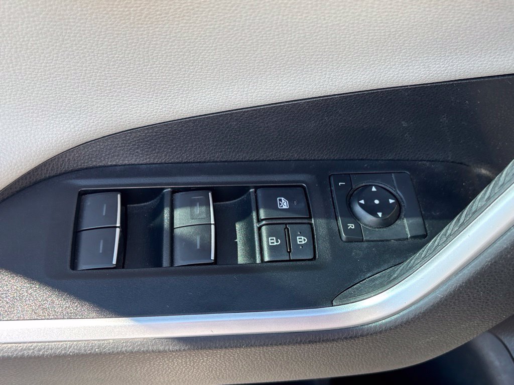 Used 2022 Toyota RAV4 Limited AWD/4WD image 7