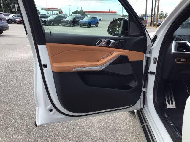 Used 2023 BMW X7 xDrive40i w/ Executive Package AWD/4WD image 6