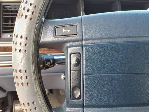 Used 1990 Lincoln Town Car Cartier image 13