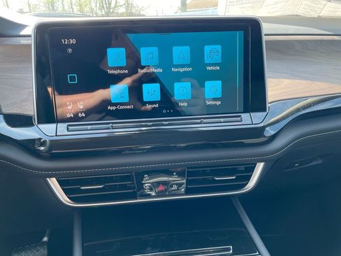 New 2025 Volkswagen Atlas SE image 45