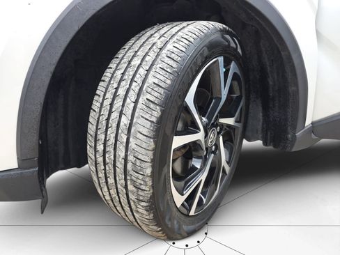 Used 2021 Toyota C-HR XLE FWD image 36