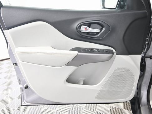 Used 2022 Jeep Cherokee Latitude Lux image 18