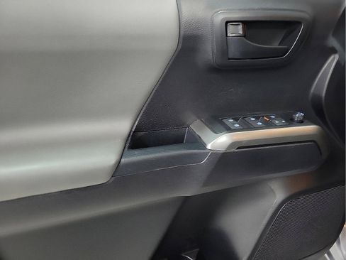 Certified 2020 Toyota Tacoma SR5 image 13