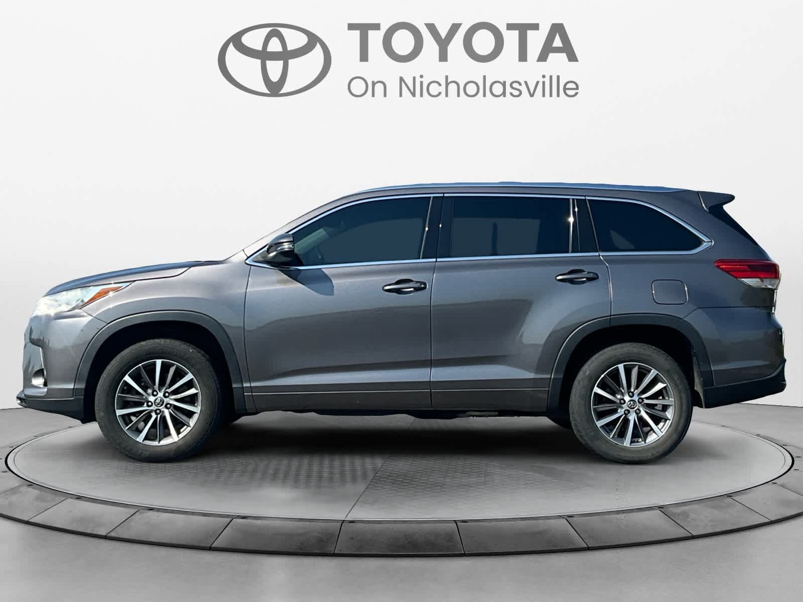 Used 2018 Toyota Highlander XLE FWD image 2
