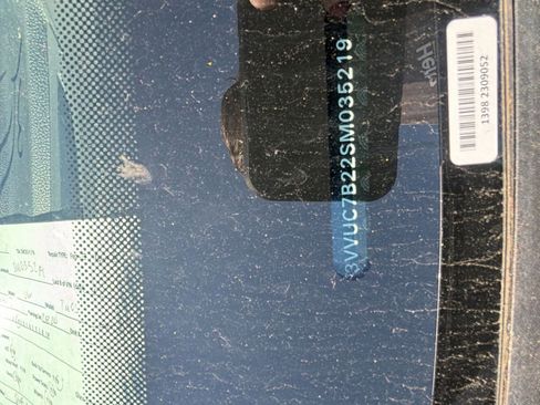 Used 2025 Volkswagen Taos SE image 9