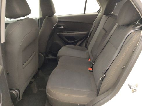 Used 2020 Chevrolet Trax LS w/ LPO, Cargo Package FWD image 18