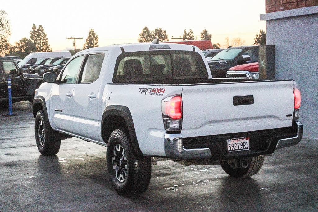 Used 2023 Toyota Tacoma TRD Off-Road w/ Black Out Package (TMS) AWD/4WD image 7
