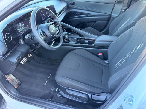 Used 2025 Hyundai Elantra SEL FWD image 23