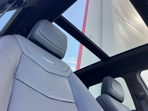 Used 2022 Cadillac XT5 Sportv w/ LPO, ONYX Package image 19