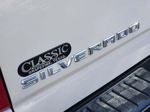 New 2026 Chevrolet Silverado 2500 Custom w/ Custom Value Package image 9