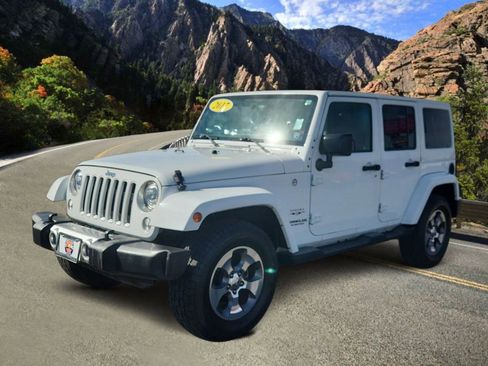 Used 2017 Jeep Wrangler Unlimited Sahara w/ Connectivity Group image 5