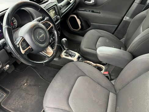 Used 2017 Jeep Renegade Latitude image 9