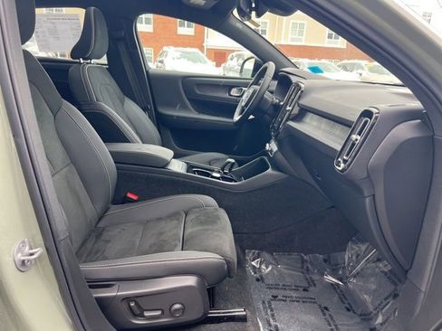 Certified 2023 Volvo C40 P8 Recharge Ultimate w/ Protection Package Premier image 18