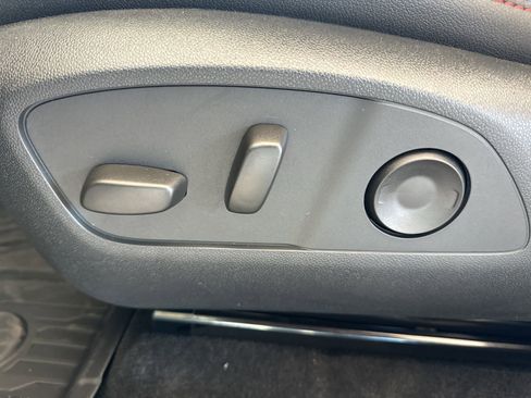 New 2025 Chevrolet Equinox EV RS image 18