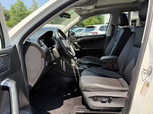 Used 2023 Volkswagen Tiguan SE w/ Panoramic Sunroof Package AWD/4WD image 24